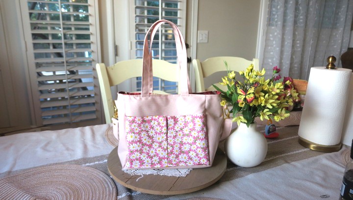 Handmade pink daisy tote bag with two front pockets